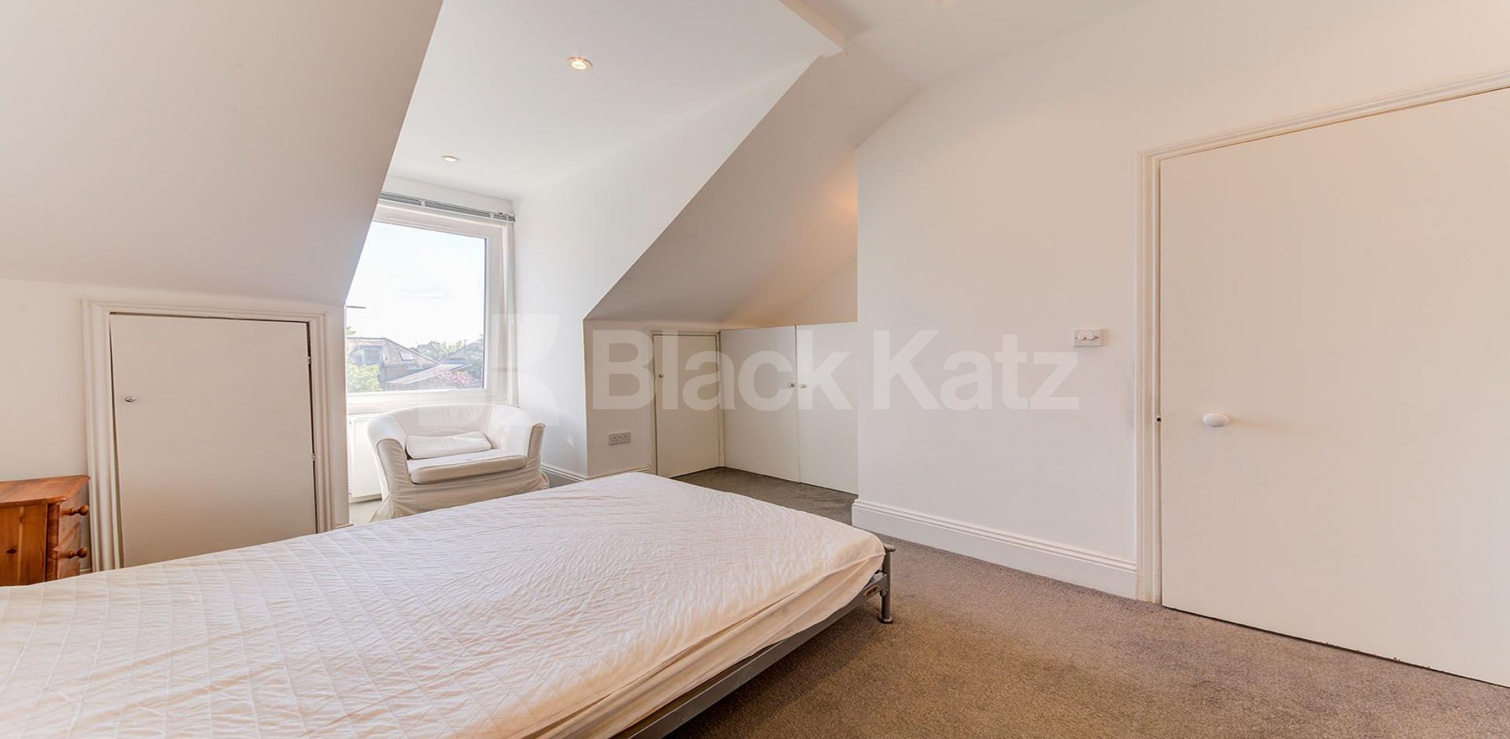 			New Instruction! Private balcony!, 1 Bedroom, 1 bath, 1 reception Flat			 Ferme Park Road , Crouch End